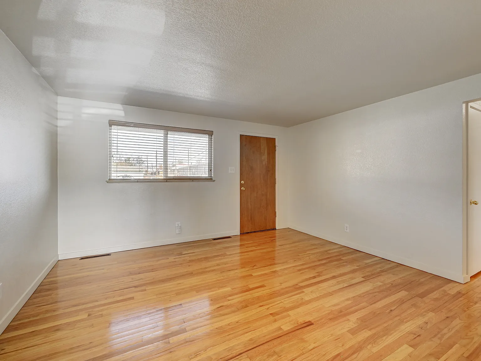 2 bed, 800 sqft, $1,295 — Photo 2