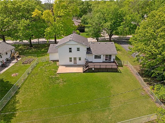 4th image of 9915 Belleview Ave