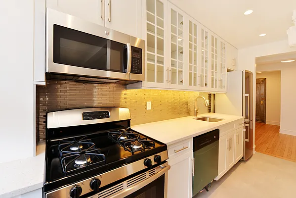 Rented by Buchbinder & Warren | media 17