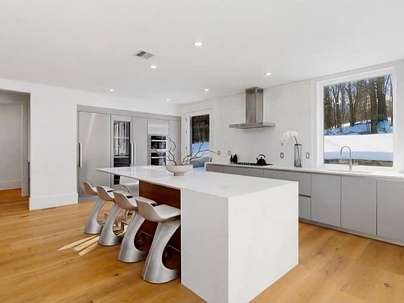 5th image of 3 Effie Pl