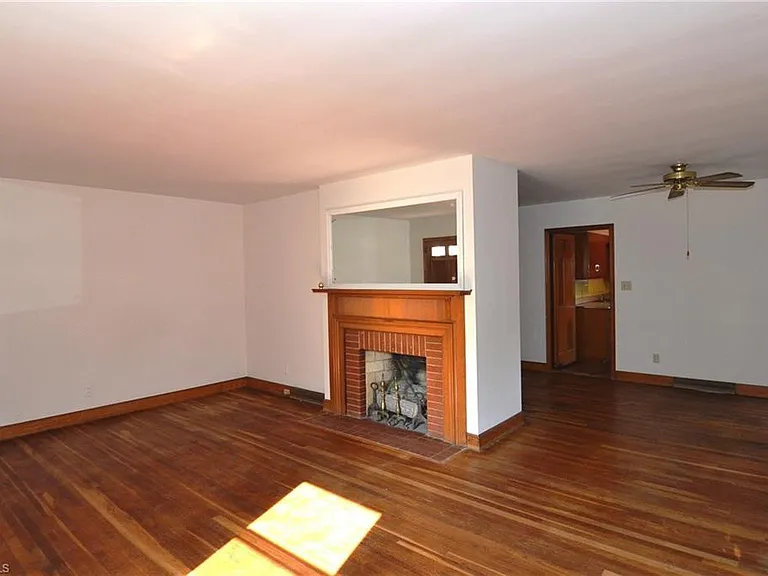 305 College Rd — Photo 2