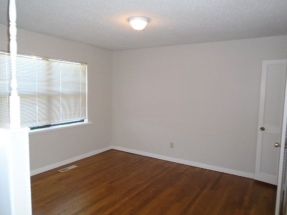 4th image of 2633 S 22nd St