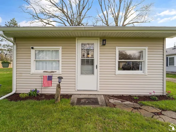 3025 Monrona Dr, Monroe, MI 48162