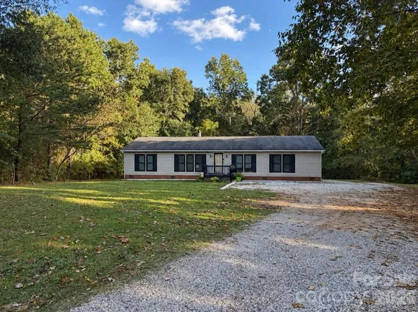 5821 Hidden Oaks Ln, Lake Wylie, SC 29710