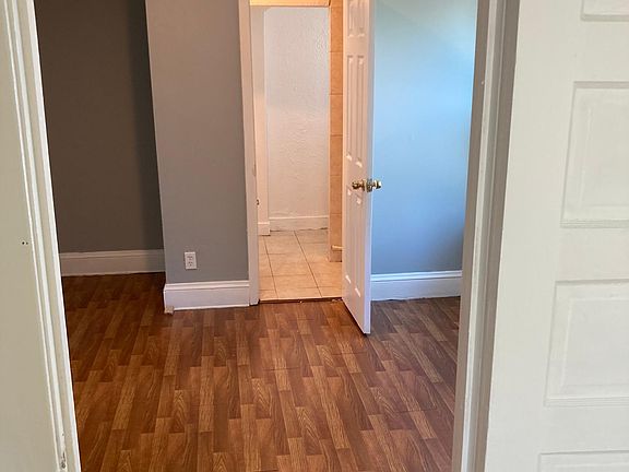 4th image of 2099 Robin St APT 1