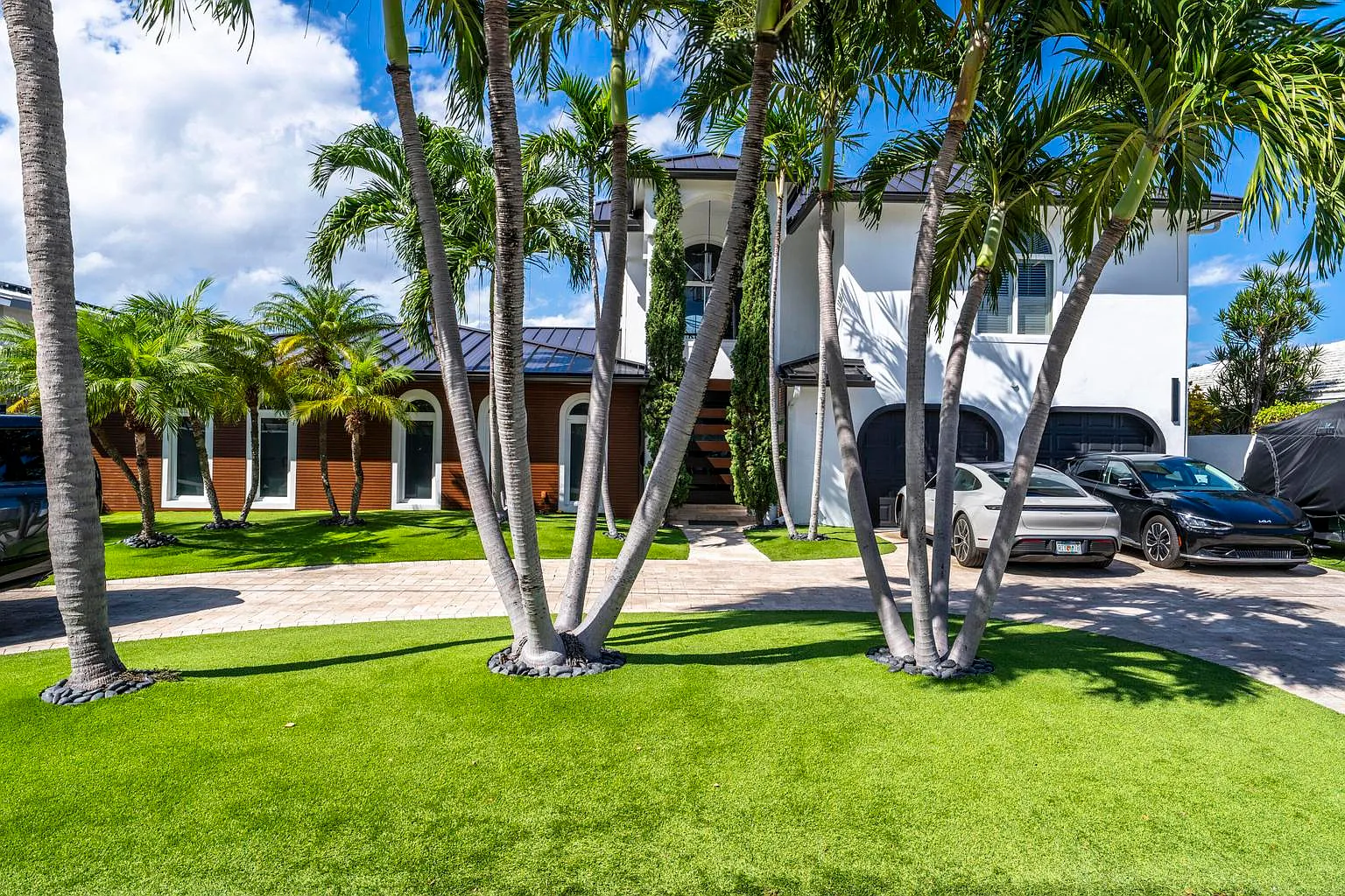 4 bed, 3.5 bath, 4094 sqft, $21,000 — Photo 1
