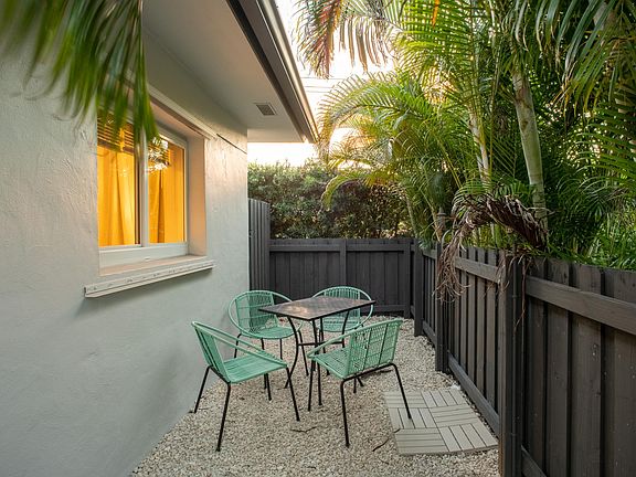 4th image of 602 NE 27th St #1