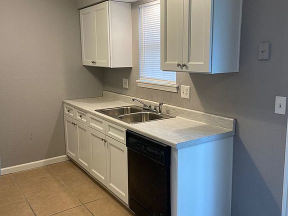 5th image of 18800 E Manor Ct