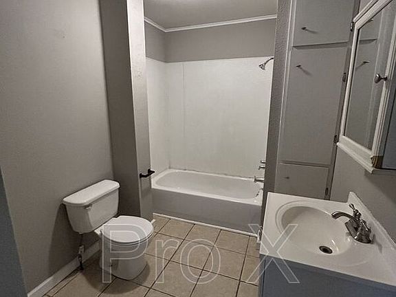 5th image of 706 W Kansas St