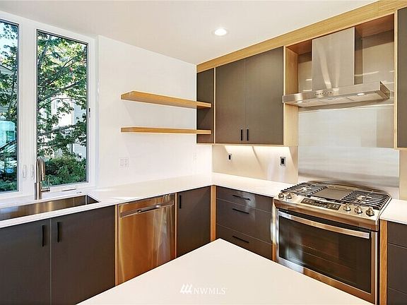 4th image of 2314 E Thorndyke Ave W