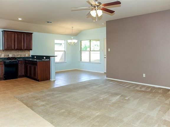 3rd image of 2724 Pecan Grove Dr