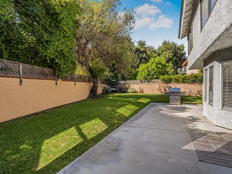 263 Fox Hills Dr — Photo 23