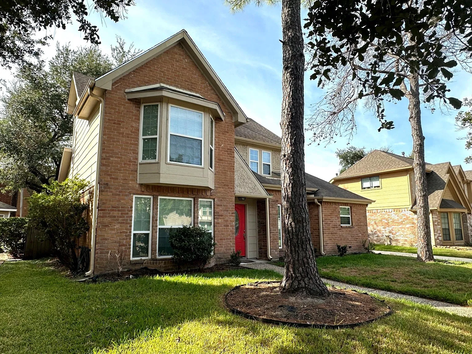 4 bed, 2.5 bath, 2040 sqft, $2,400 — Photo 2