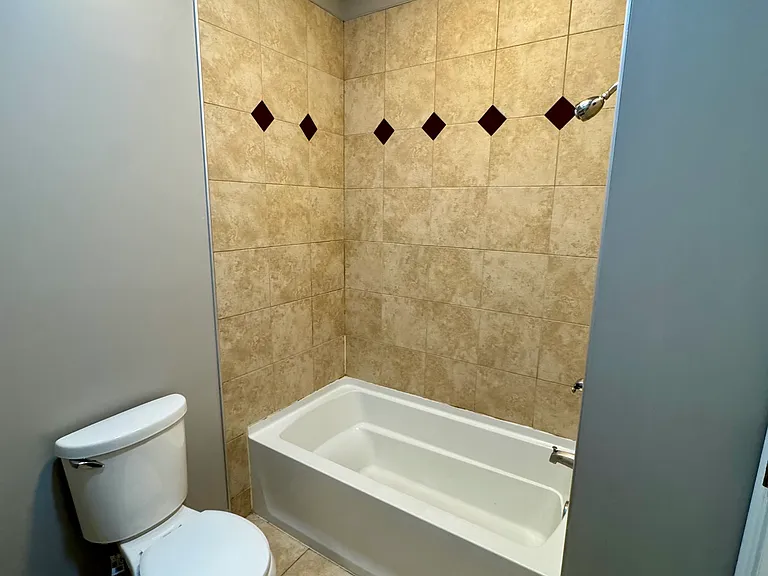 215 N Main St #B — Photo 14