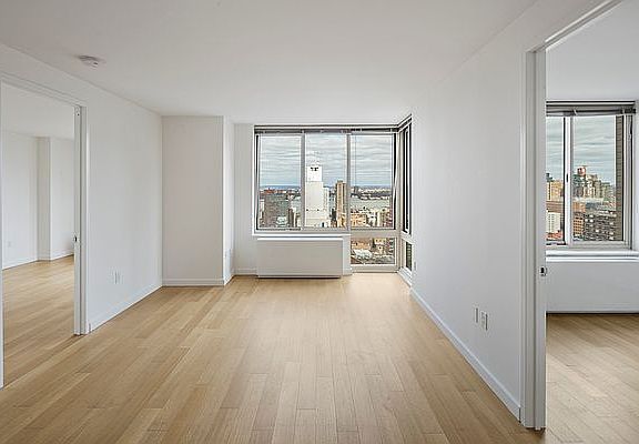 3rd image of 260 W 54th St APT 42C