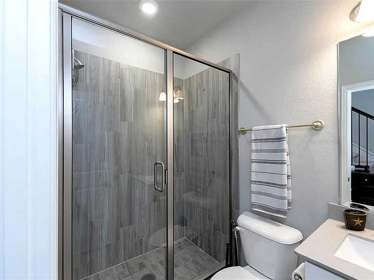 2421 Springhill Ave — Photo 3