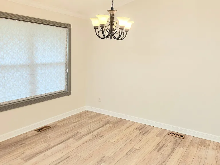 1146 Carrington Dr — Photo 7