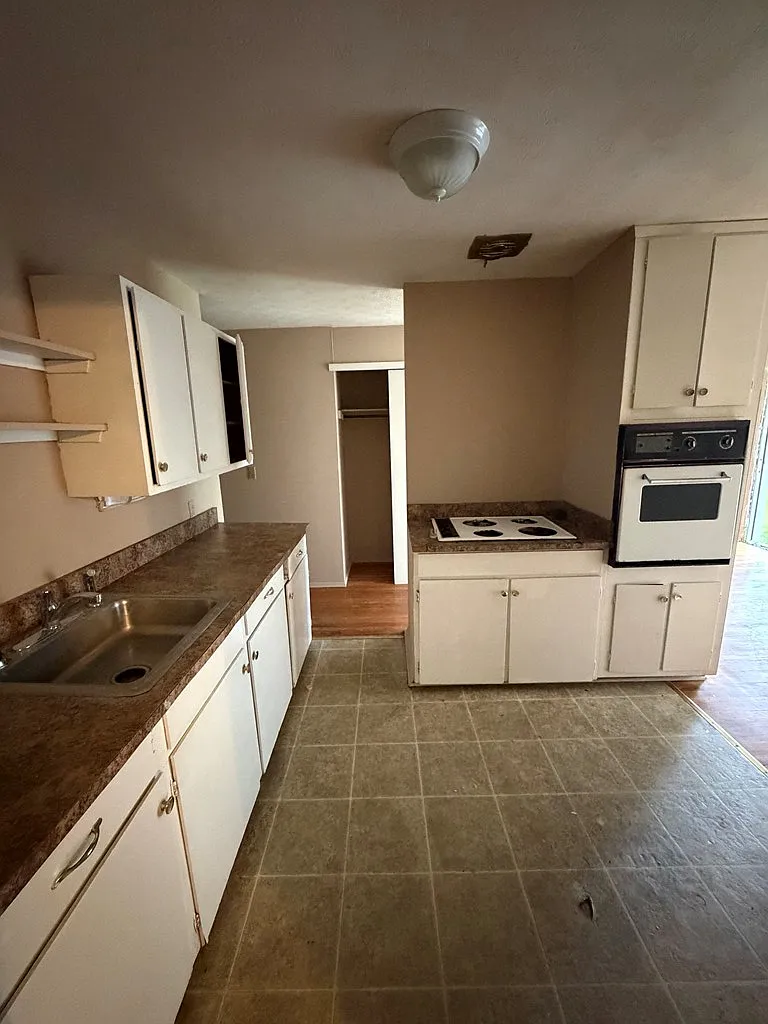 3 bed, 1332 sqft, $975 — Photo 4