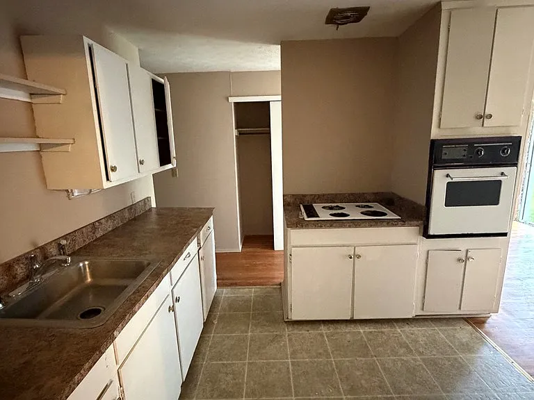 3227 Urban Ave — Photo 4