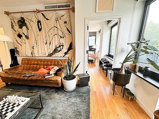 4th image of 66 Nassau Ave #2