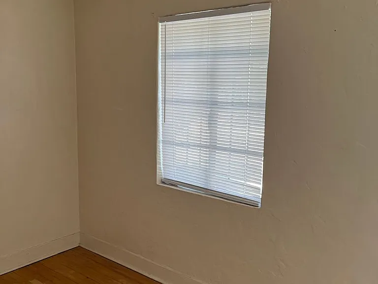 124 Aliso Dr NE — Photo 3