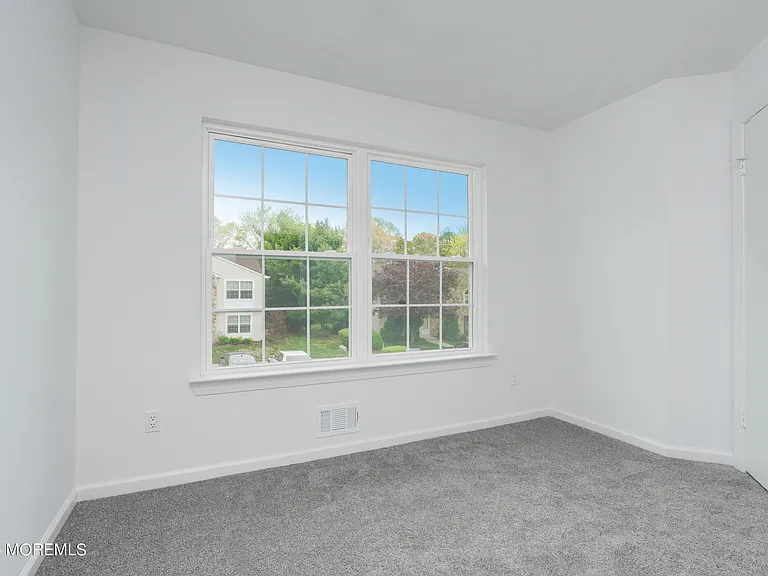 27 Karen Dr — Photo 21