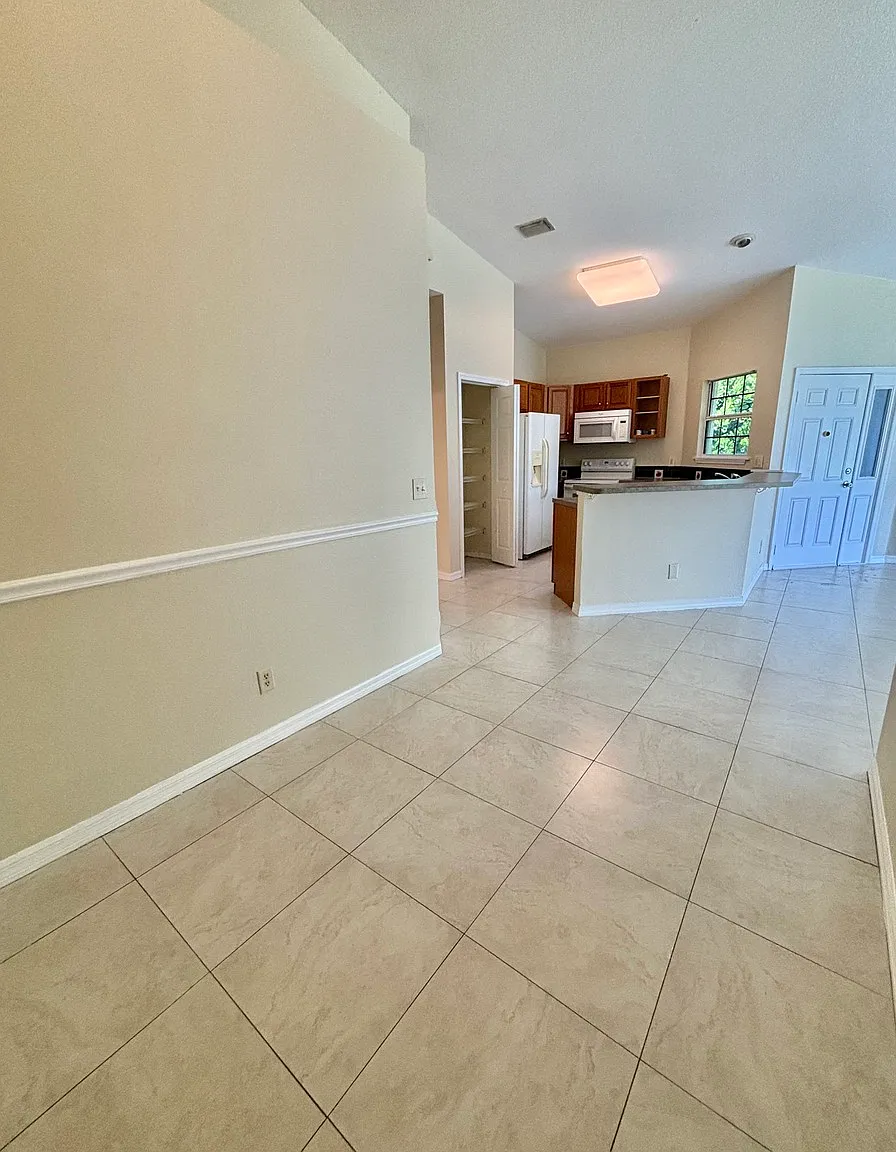 3 bed, 2.0 bath, 1527 sqft, $1,650 — Photo 4