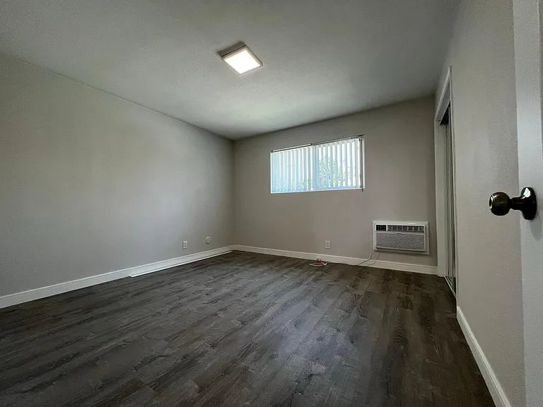 429 W Elk Ave #B — Photo 19
