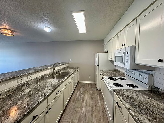 3rd image of 245 Beaver Kreek Ctr Unit 5