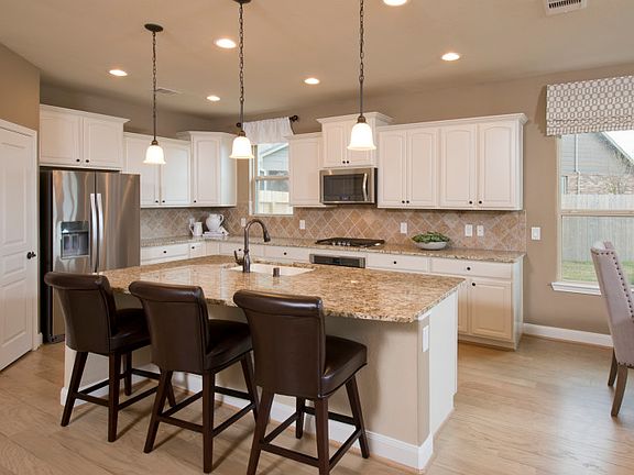 Spacious Eat-In Kitchen