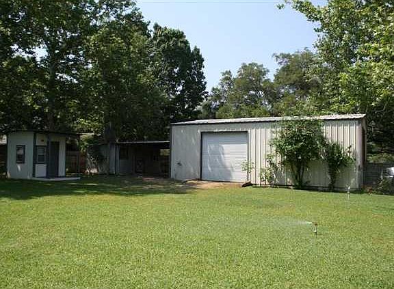 3rd image of 500 Oleander Dr
