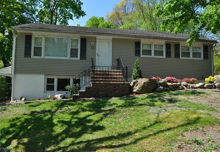 176 Yawpo Ave — Photo 1