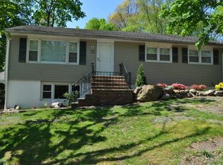 176 Yawpo Ave, Oakland, NJ 07436