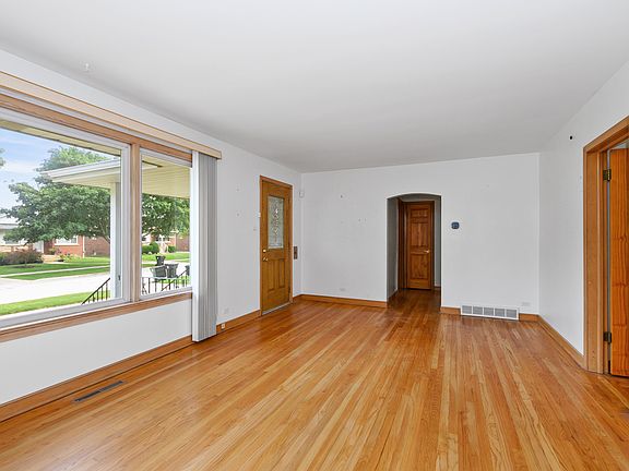 5th image of 1606 Kensington Ave