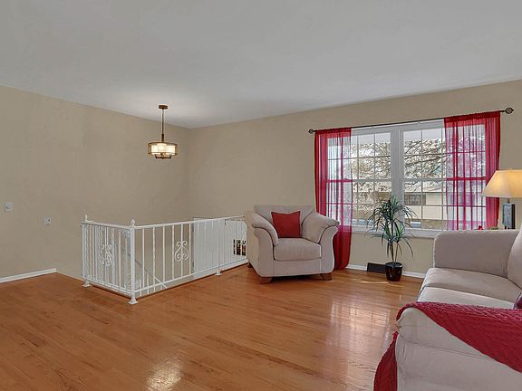 3rd image of 10227 Alpena Dr