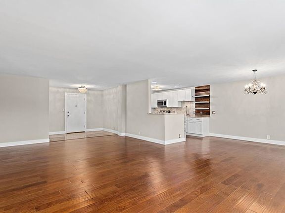 5th image of 18975 Van Aken Blvd APT 302