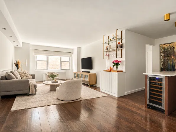 101 West 12th Street image 1 of 8