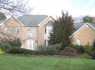 13 Notting Hill Ct, Manalapan, NJ 07726
