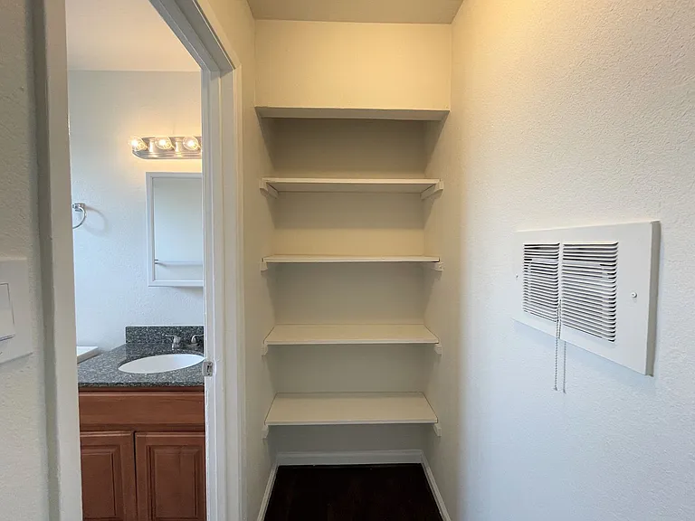 Lincoln Courtyards at 531 Glendora Avenue — Photo 13