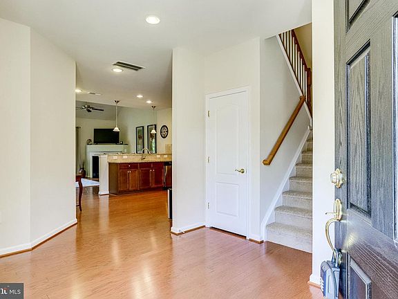 5th image of 44320 McHenry Sq