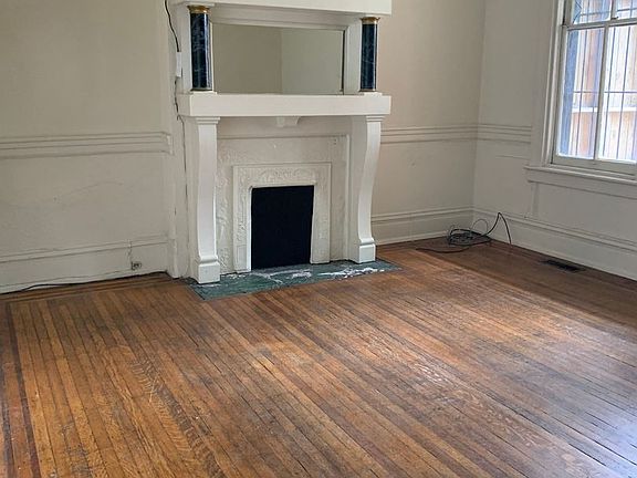 2nd image of 1640 W Grace St APT 2A