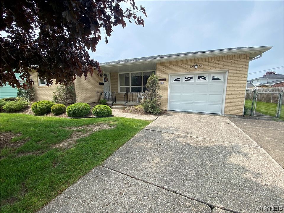 1st image of 72 Diane Dr
