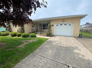 72 Diane Dr, West Seneca, NY 14224
