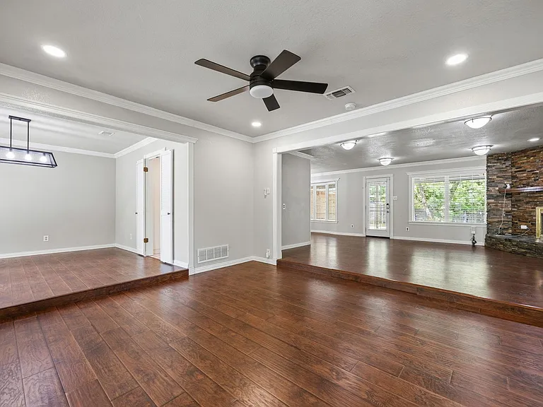 2231 Shadywood Ct — Photo 3