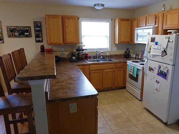 2nd image of 906 Cleveland St