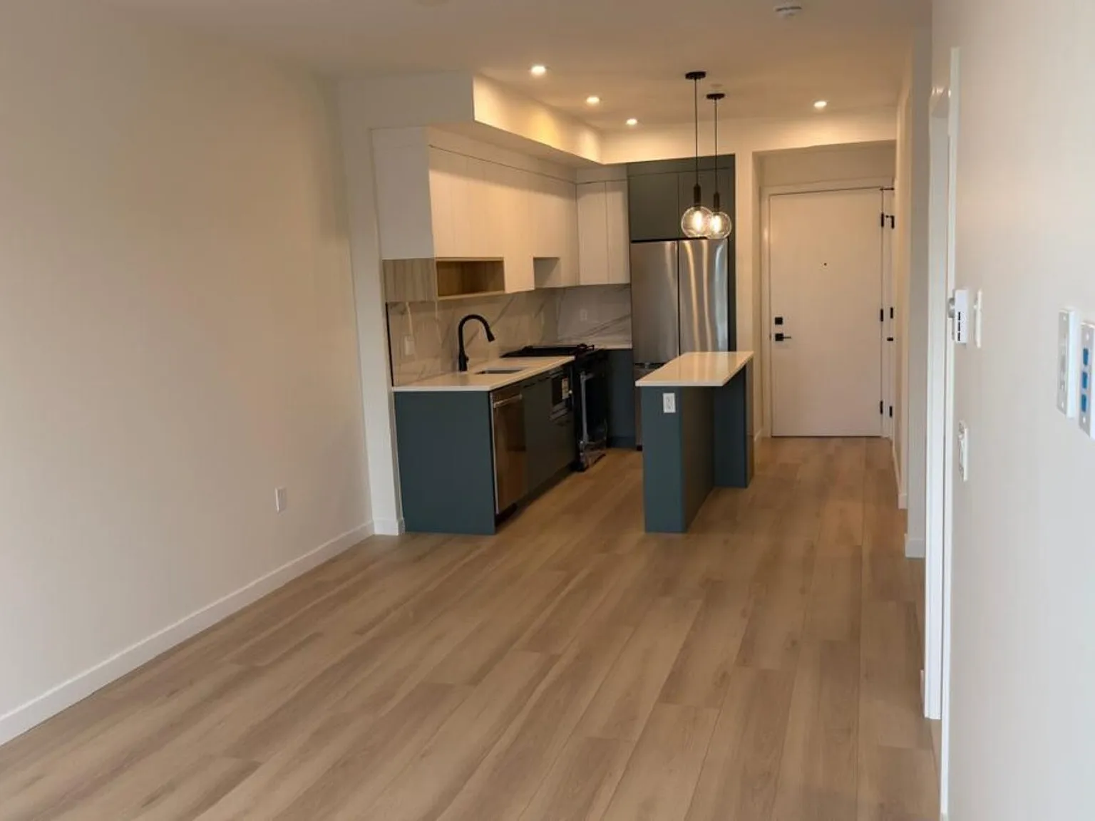 6270 Gooseberry Dr Surrey — Photo 1
