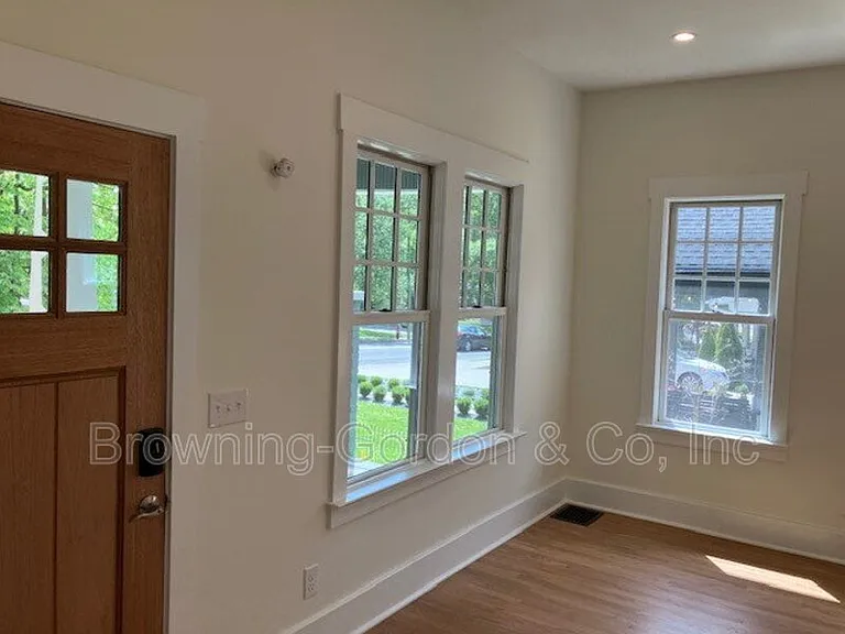 1005 W Eastland Ave — Photo 28
