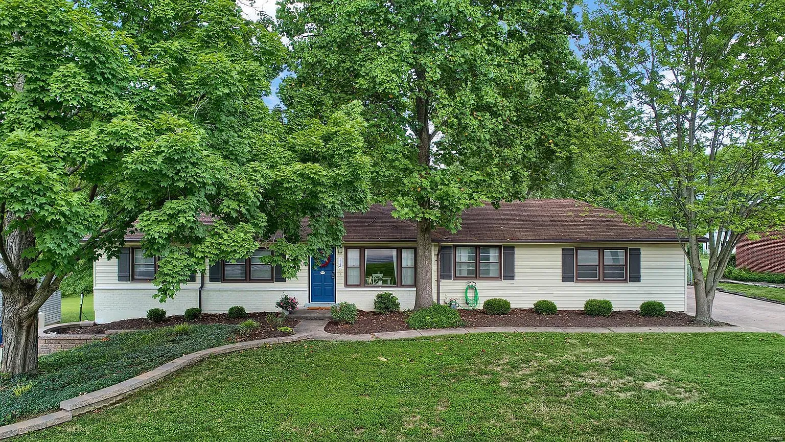 112 Lock Dr photo 1