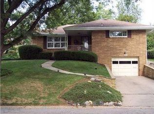 1121 Oakridge Dr, Pittsburgh, PA 15227