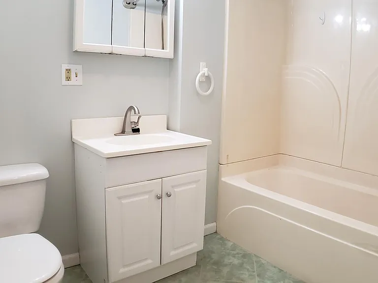 105 W Lakeview Rd #B — Photo 6